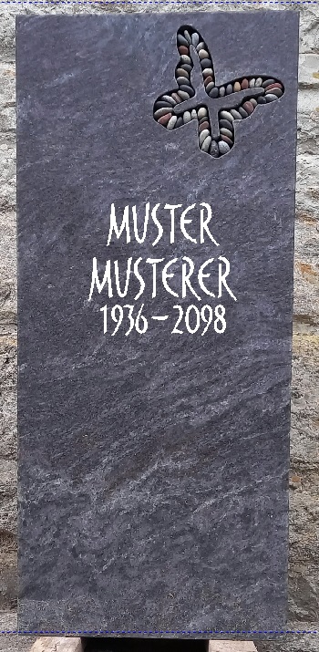 Grauer Grabstein mit Schmetterlingsausschnitt